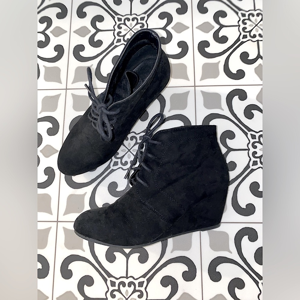 CUTE WEDGE BOOTIES!